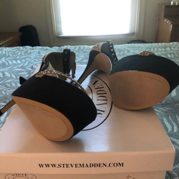 Steve Madden Black and Gold Studded/Spiked Heels - Picture 6 of 6